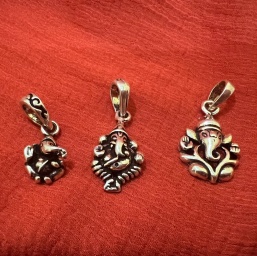 Кулоны Ганеша (серебро) 1-1,5 см Кулоны Ганеша (серебро) 1-1,5 см