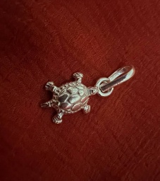 Кулон черепаха (серебро) 1,5 см Кулон черепаха (серебро) 1,5 см