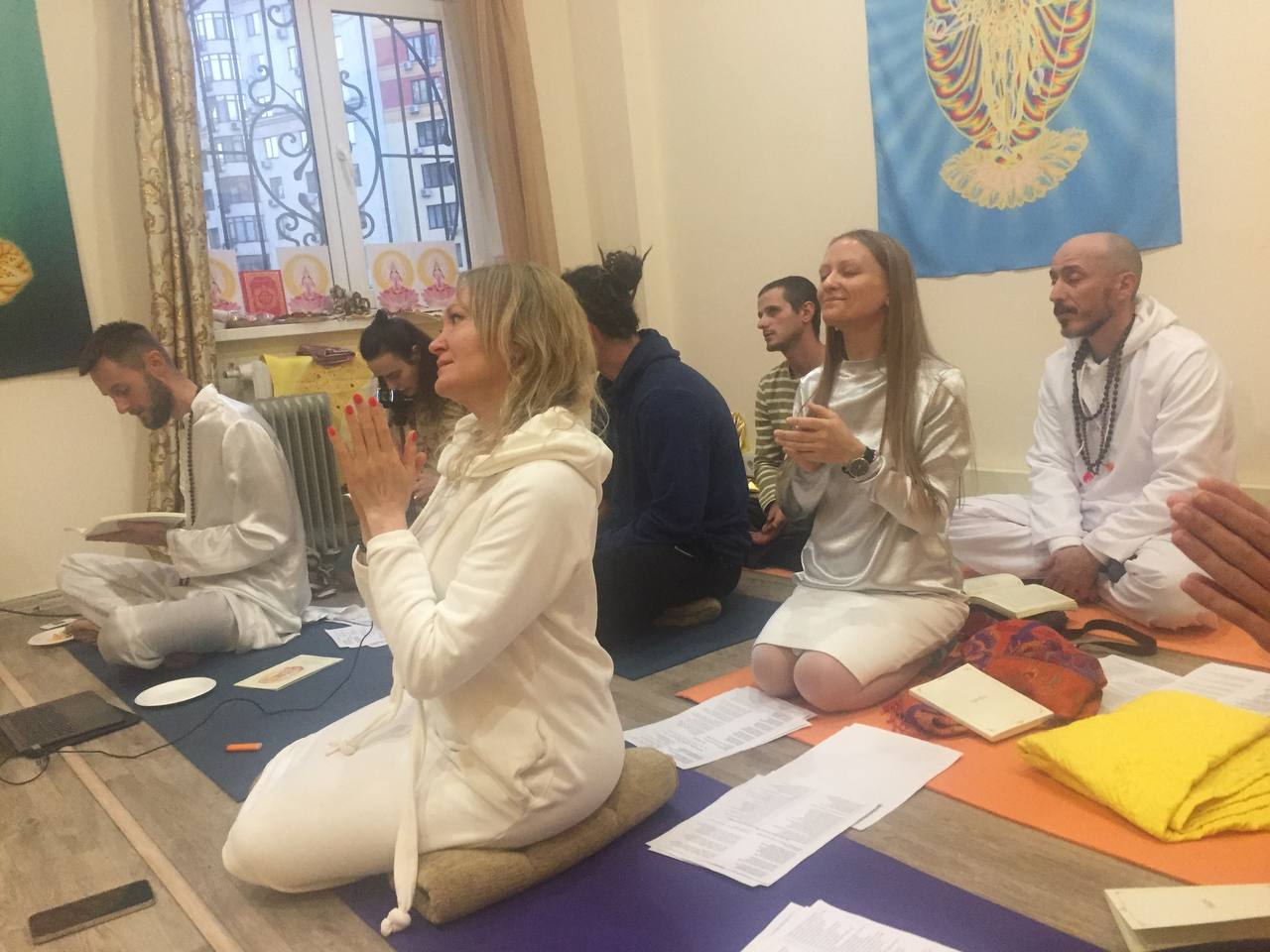 Встреча с монахами, Адимата Гири